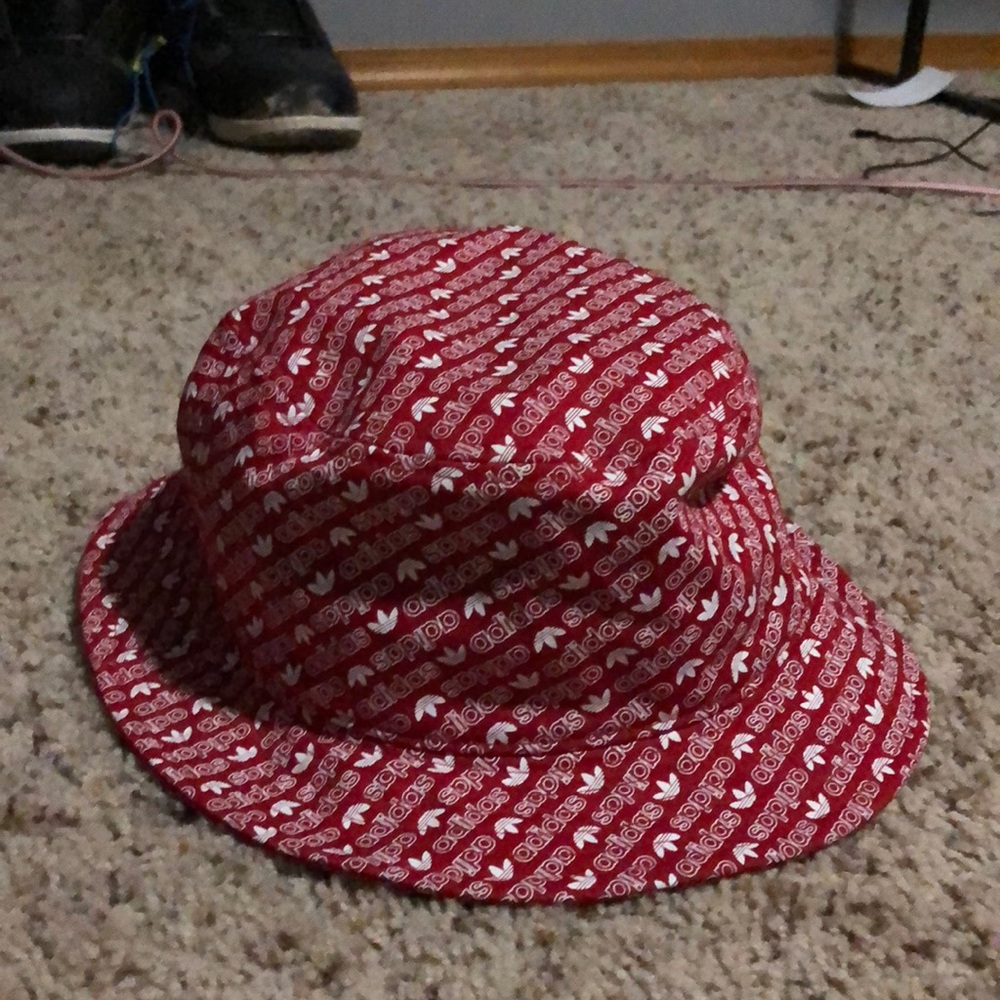 Adidas bucket hat